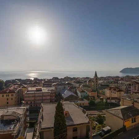 Attico Vista Mare E Posto Auto Alassio