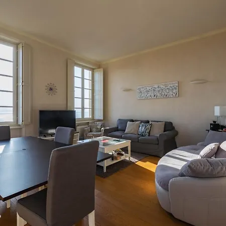Attico Vista Mare E Posto Auto Apartmán