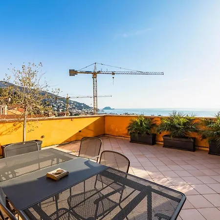 Attico Vista Mare E Posto Auto Apartman Alassio